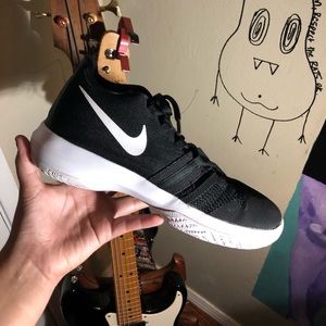 Kyrie flytrap basketball shoes